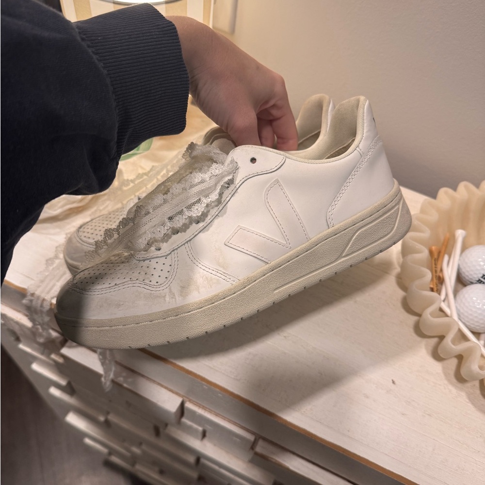 Veja Women's Sneakers in White and Cream